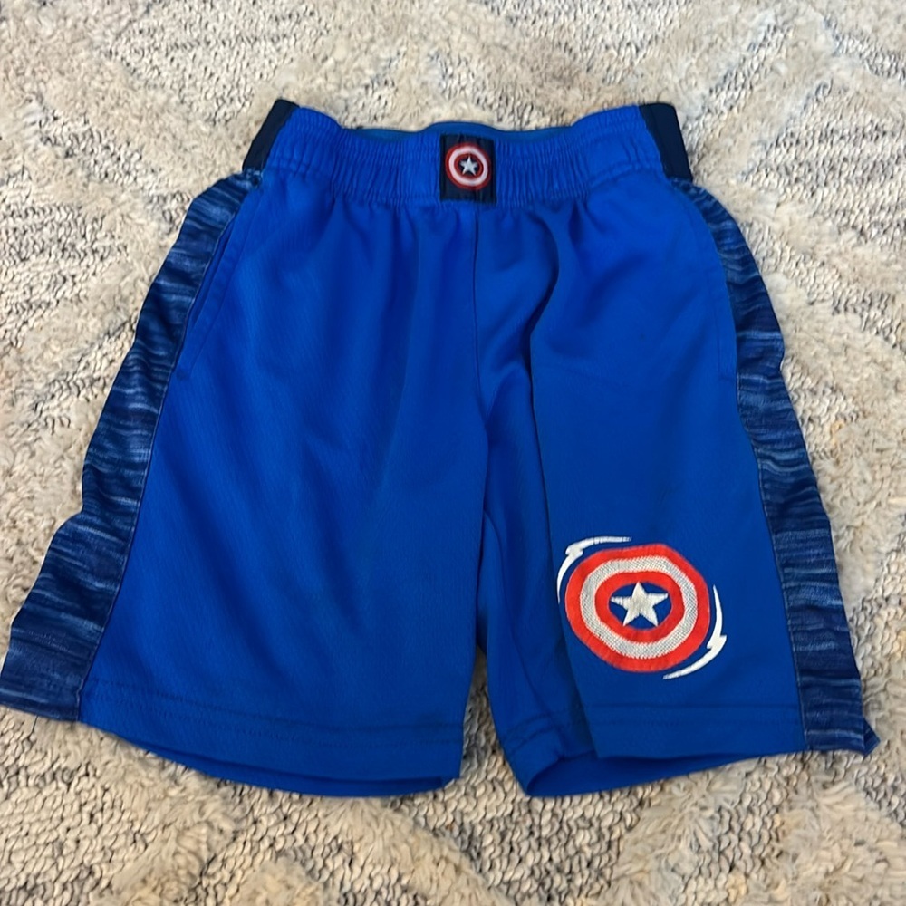 Captain America Boys shorts athleticc avengers shorts size 4/5 - blue!